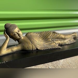 Elegant Gold Buddha Statue for Home Decor